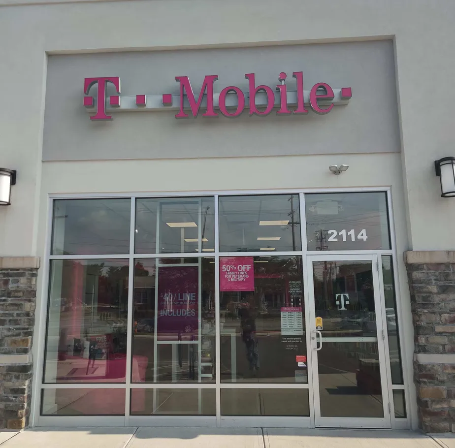 Exterior photo of T-Mobile store at Henderson Rd & Dierker Rd, Columbus, OH