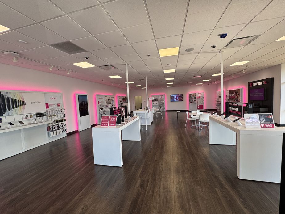 Interior photo of T-Mobile Store at Chenal Pkwy & Kanis Rd, Little Rock, AR