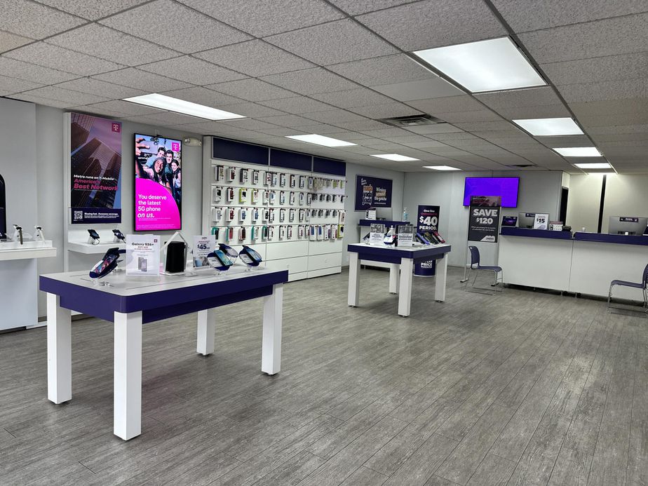 Metro by T-Mobile 1927 W Owen K Garriott Rd - 1927 W Owen K Garriott Rd 