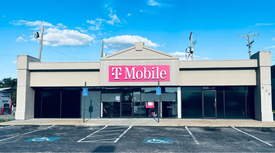  Exterior photo of T-Mobile Store at S West St & W Taft St, Wichita, KS 