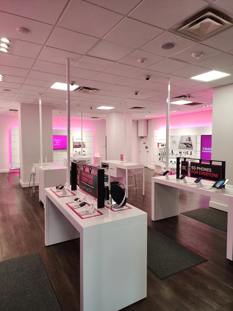  Interior photo of T-Mobile Store at Market Sq - Dwntn Pittsburgh, Pittsburgh, PA 