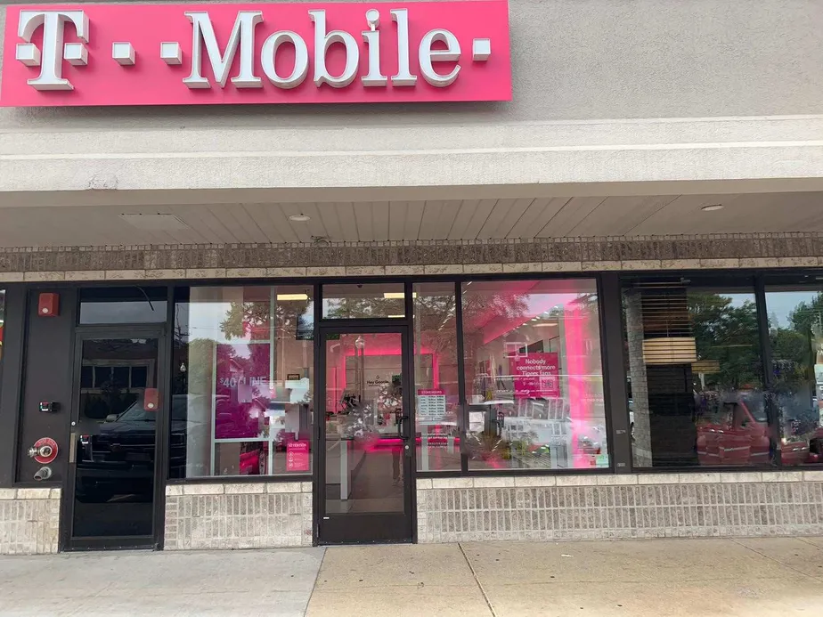  Exterior photo of T-Mobile store at W Nine Mile Rd & Livernois St, Ferndale, MI 