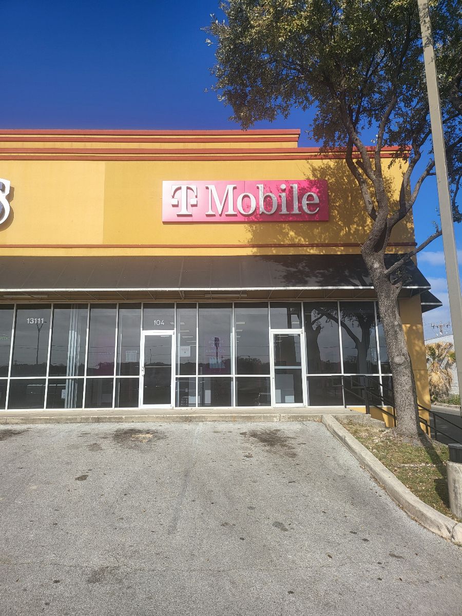 Exterior photo of T-Mobile Store at Embassy Oaks, San Antonio, TX
