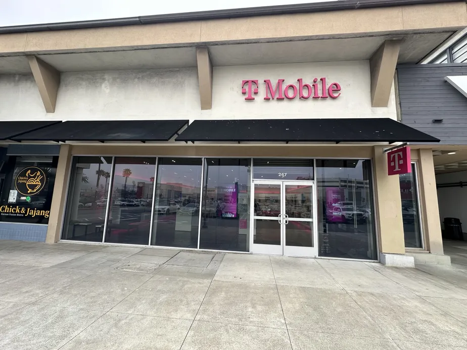  Exterior photo of T-Mobile Store at John Daly Blvd & Lake Merced, Daly City, CA 