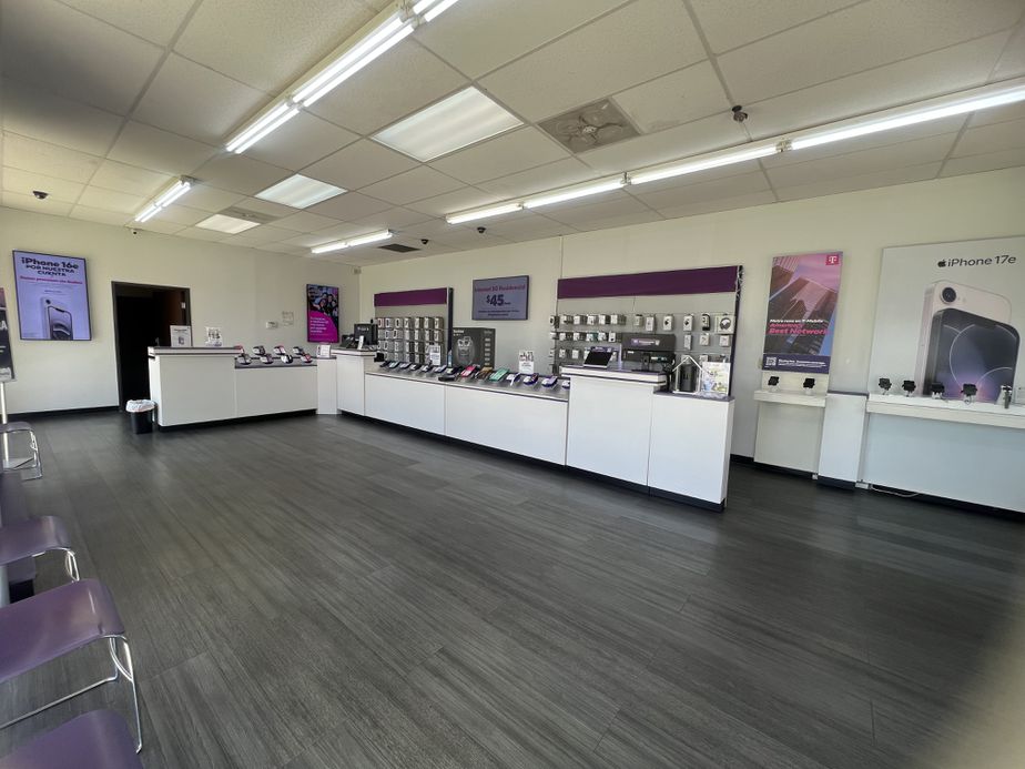 Metro by T-Mobile 7900 Limonite Ave - 7900 Limonite Ave 