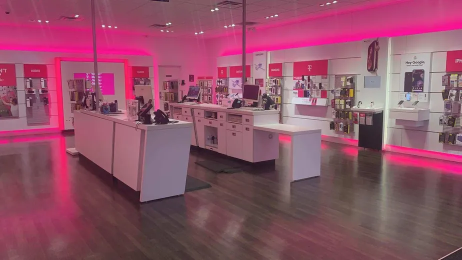  Interior photo of T-Mobile Store at Parkcenter Circle & Paul Blazer Parkway, Dublin, OH 