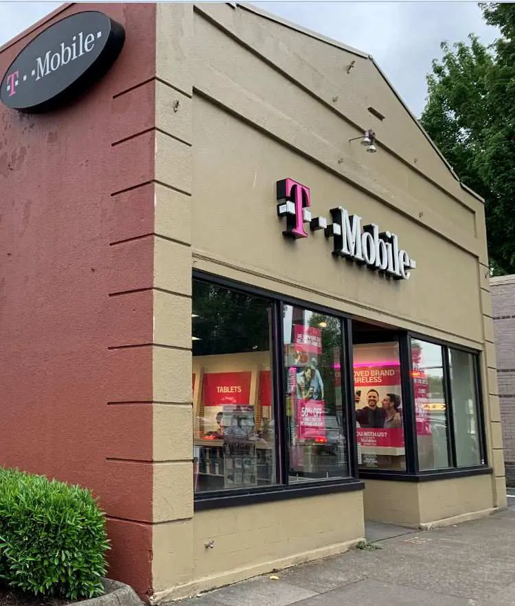 Exterior photo of T-Mobile store at Broadway & Martin Luther King, Portland, OR