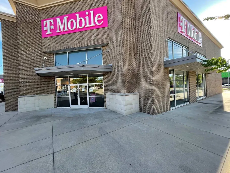 Exterior photo of T-Mobile Store at Shackleford Rd & Peach Tree Dr, Little Rock, AR