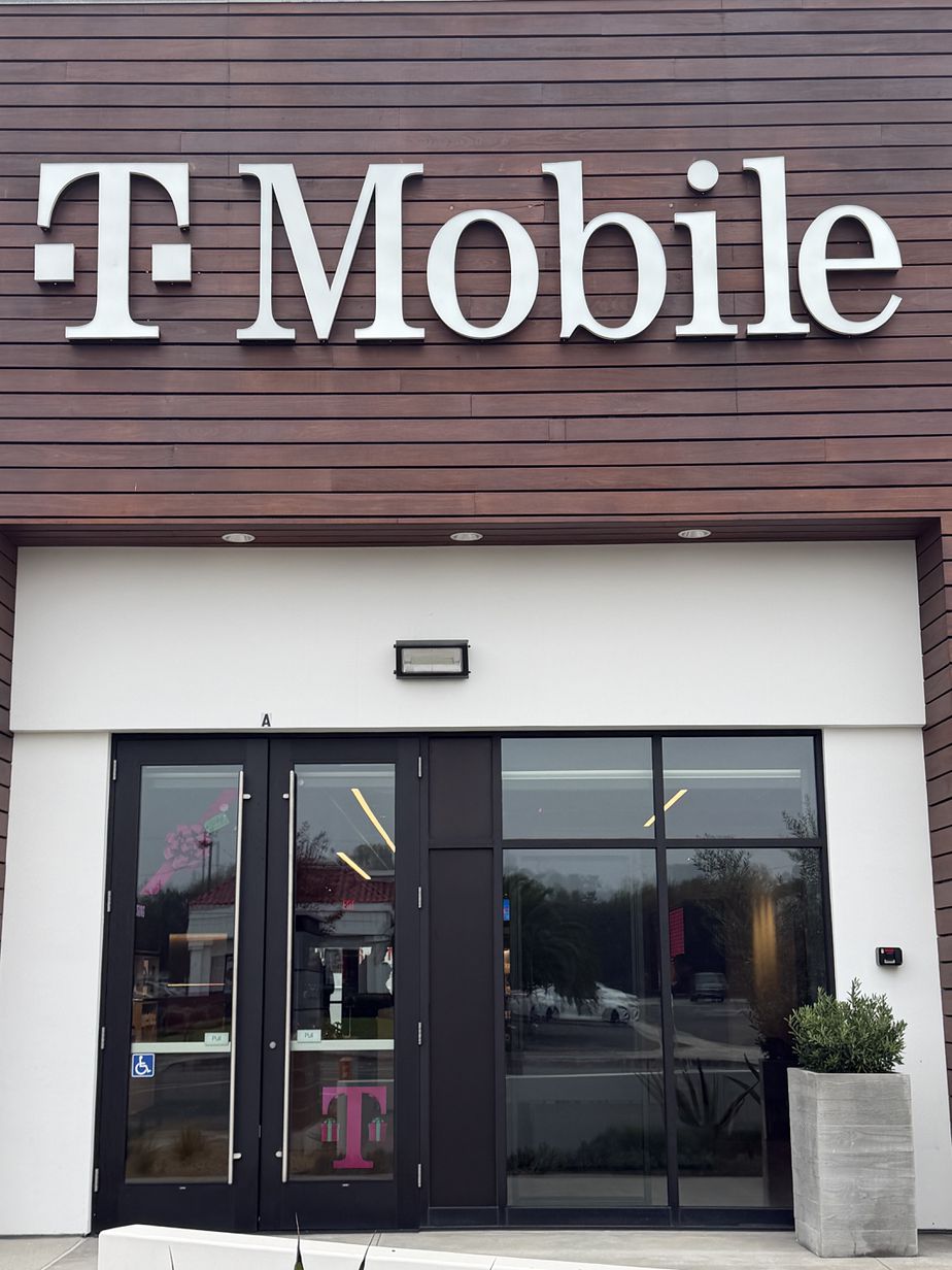  Exterior photo of T-Mobile Store at E 17th & Irvine, Costa Mesa, CA 