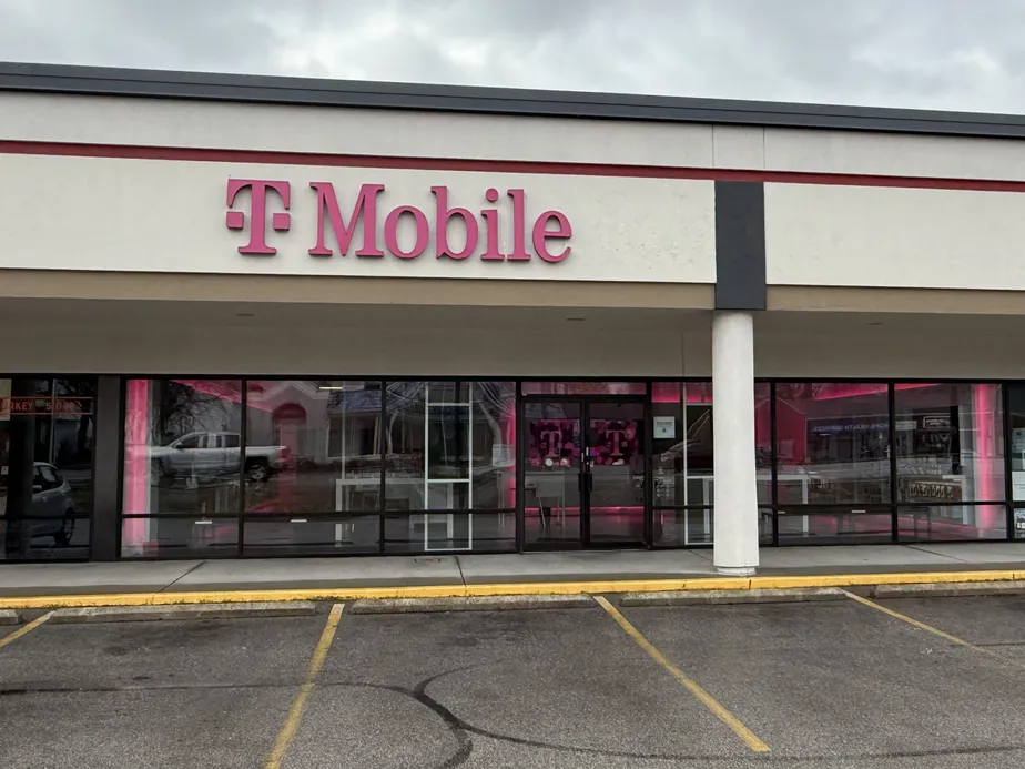  Exterior photo of T-Mobile Store at The Crossings of Anderson, Cincinnati, OH 