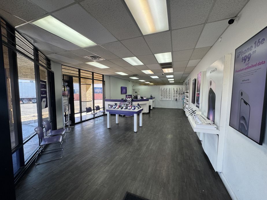 Metro by T-Mobile 3280 Las Vegas Blvd N - 3280 Las Vegas Blvd N 