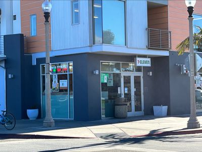 Image gallery for 7-Eleven