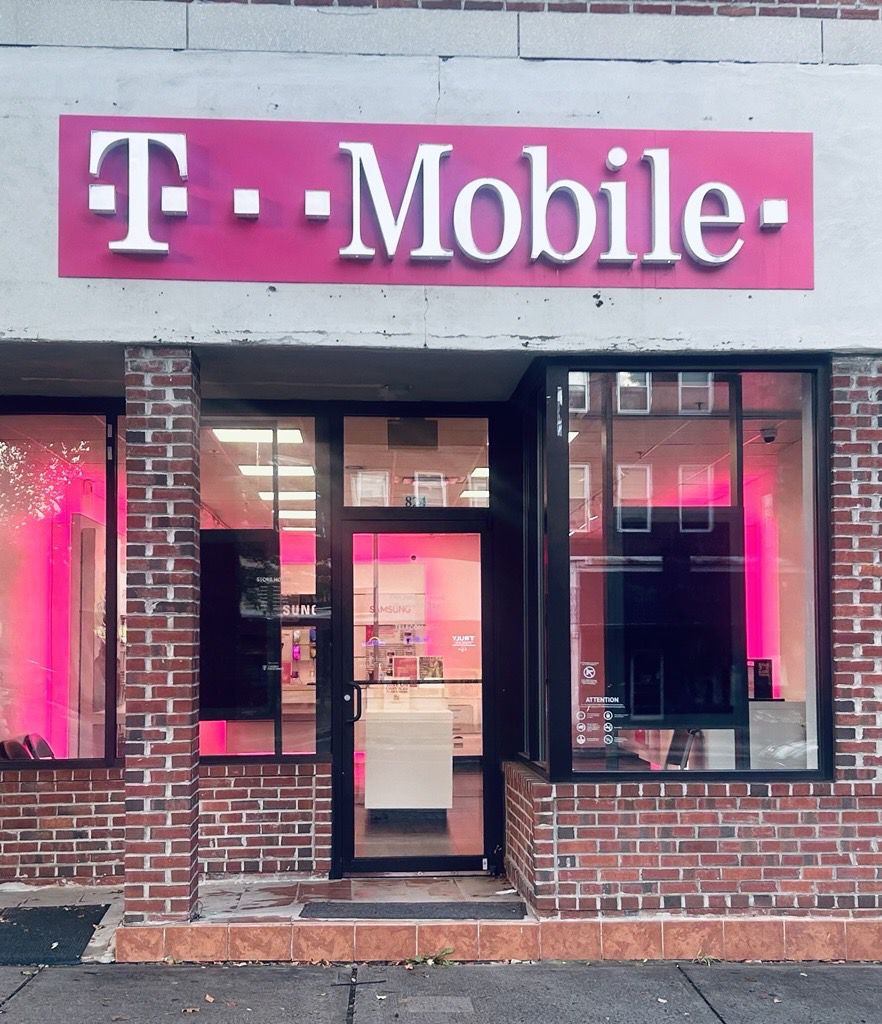 Exterior photo of T-Mobile Store at Main St & Locust St, Manchester, CT