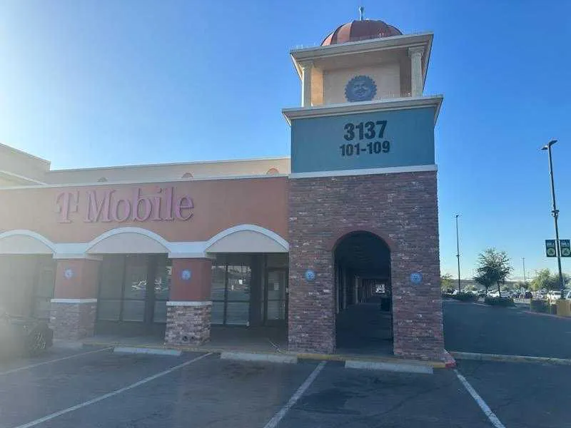 Exterior photo of T-Mobile Store at 33rd Ave & Indian School, Phoenix, AZ