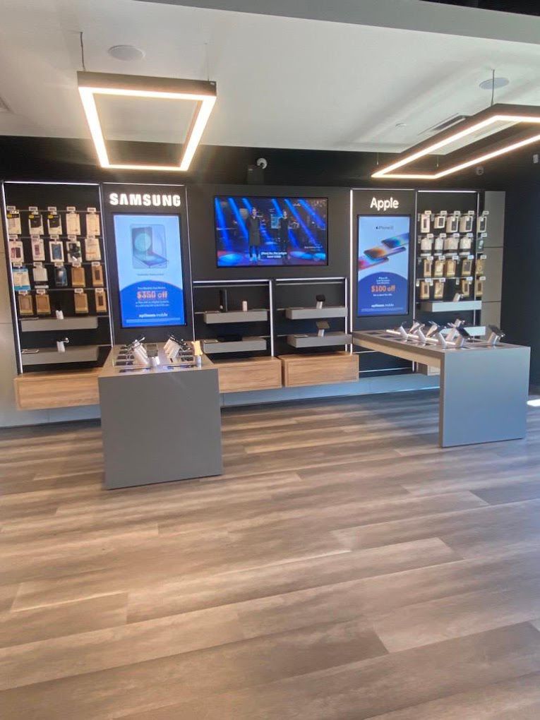  Lindale 8594 Inside Store 2.jpg 