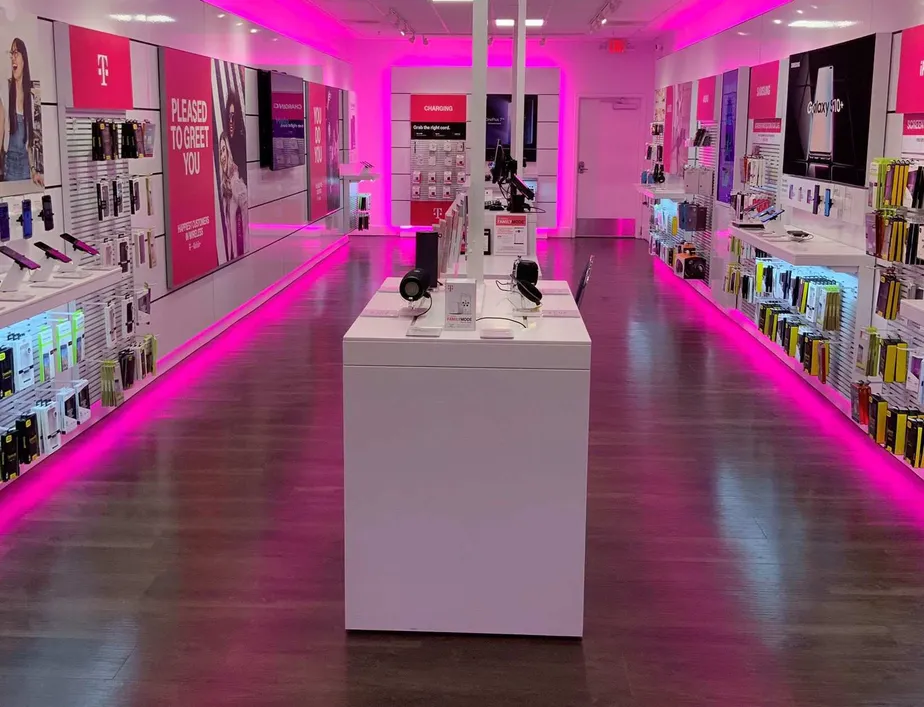 Foto del interior de la tienda T-Mobile en Southgate Mall, Missoula, MT