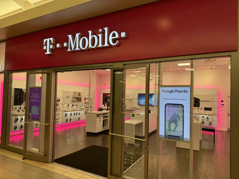  Exterior photo of T-Mobile Store at The Shops At Skyview, Flushing, NY 