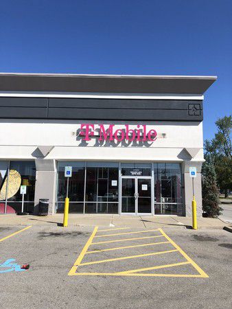 Exterior photo of T-Mobile Store at Walden & Union, Cheektowaga, NY