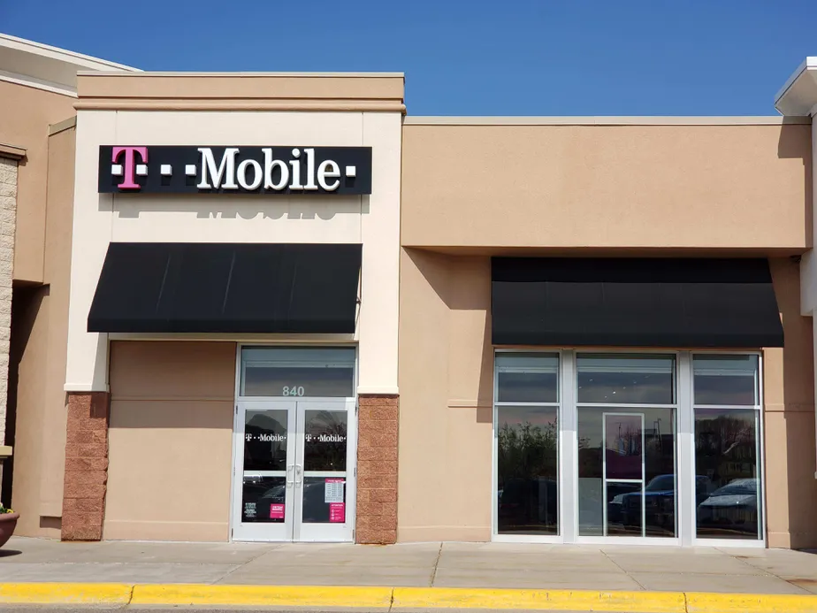 Exterior photo of T-Mobile store at County Rd 42 & Burnhaven Dr, Burnsville, MN