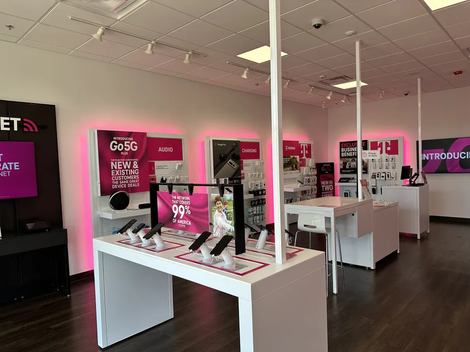  Interior photo of T-Mobile Store at Jackson Ave W & Allison Cove, Oxford, MS 