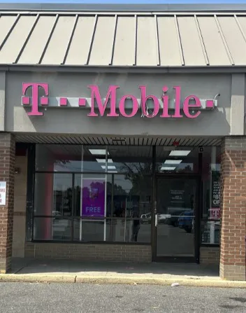  Exterior photo of T-Mobile Store at Clay Pitts Rd & Larkfield Rd, East Northport, NY 