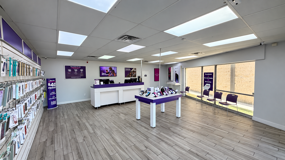 Metro by T-Mobile 7913 Beechnut St - 7913 Beechnut St 