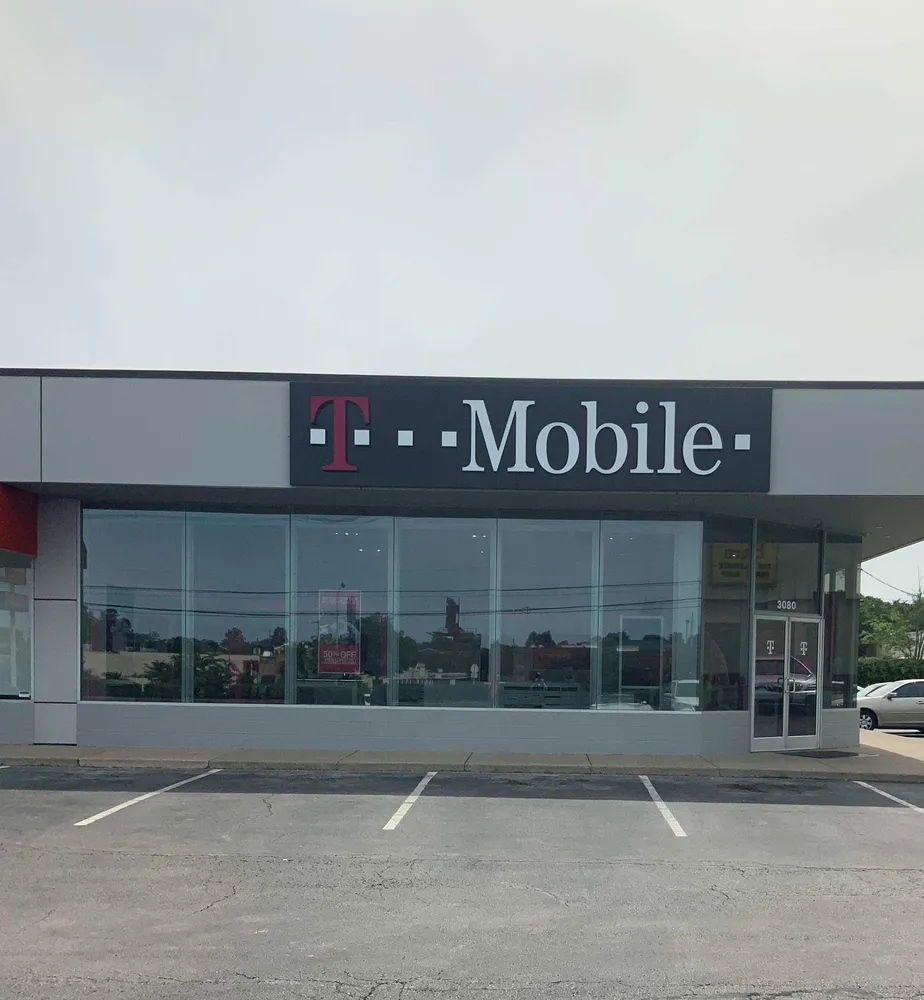 Exterior photo of T-Mobile store at Richmond Road, Lexington, KY