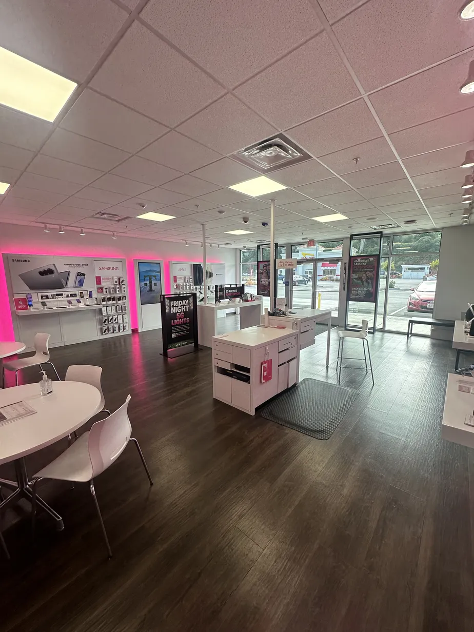  Interior photo of T-Mobile Store at Broadway & Vigo, Eureka, CA 