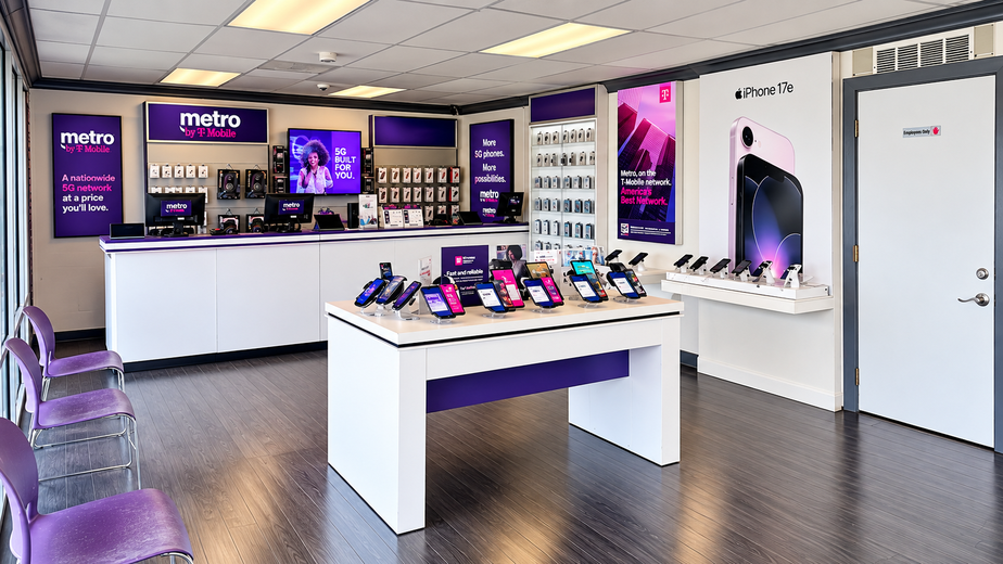 Metro by T-Mobile 880 E 9th St - 880 E 9th St 
