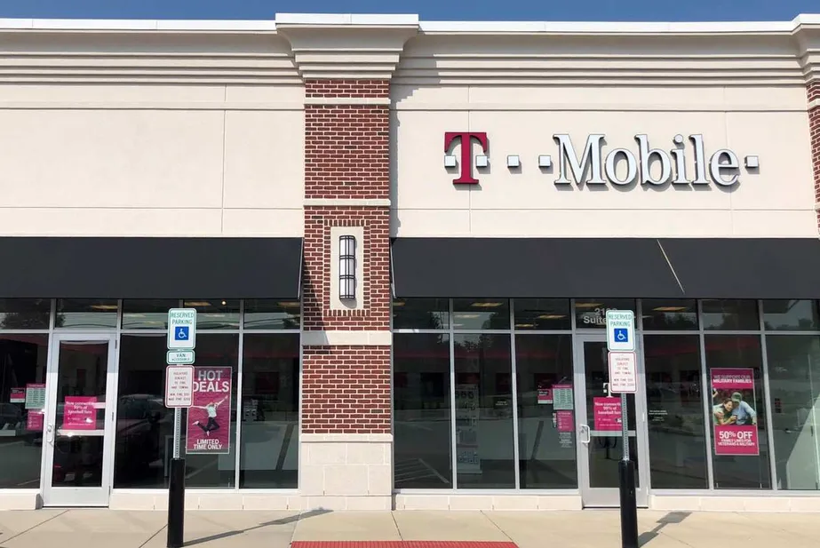 Foto del exterior de la tienda T-Mobile en S Queen St & Tyler Run Rd, York, PA