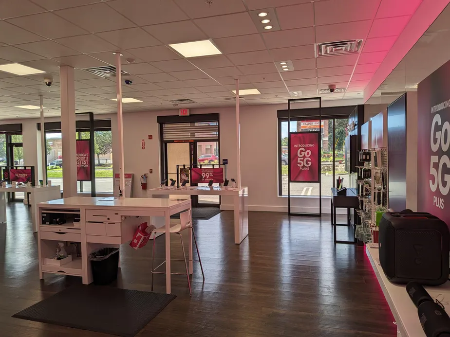  Interior photo of T-Mobile Store at Nashua Daniel Webster Highway, Nashua, NH 