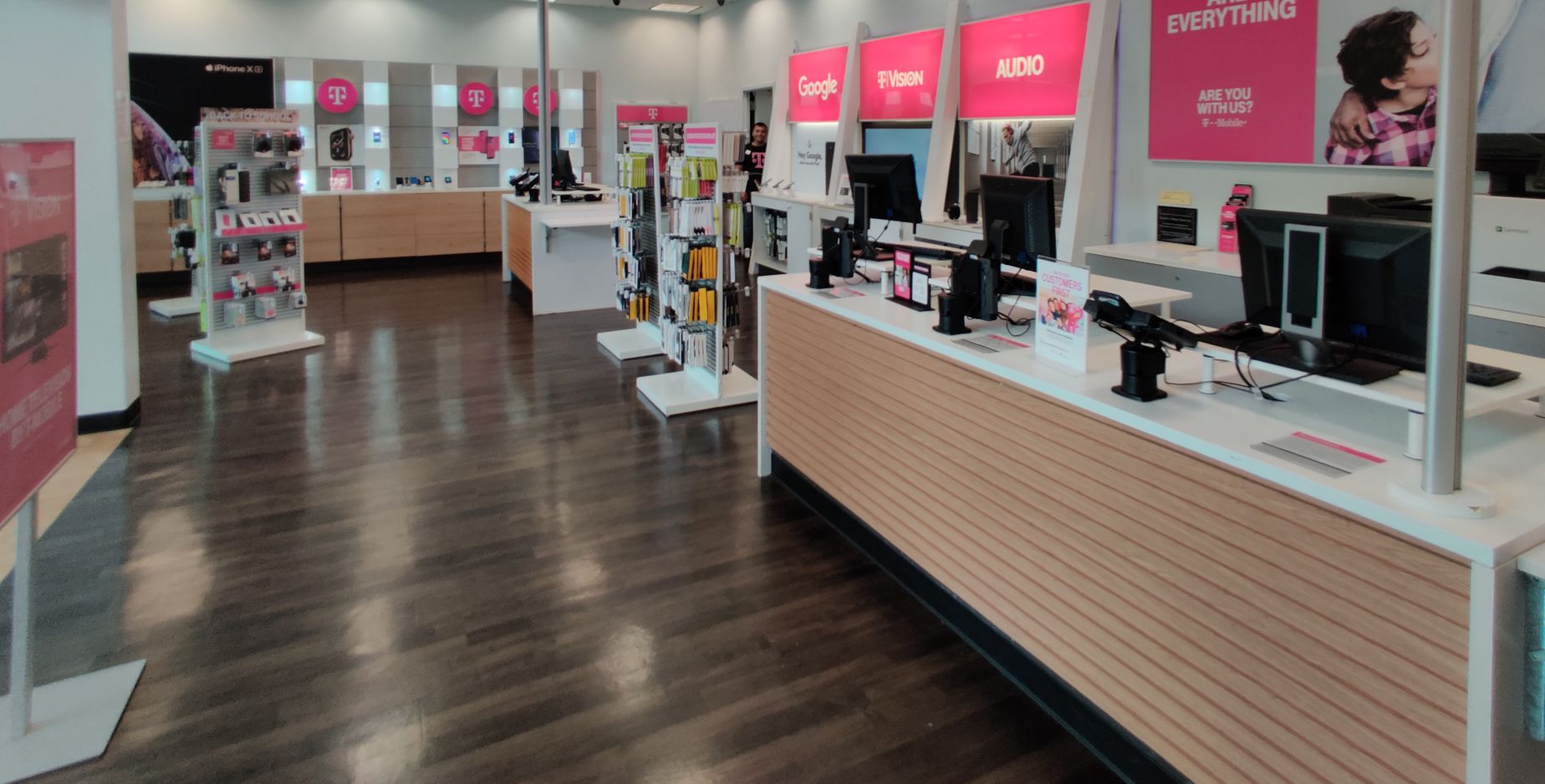 T-Mobile Springfield Mall: Authorized Retailer in Springfield, PA