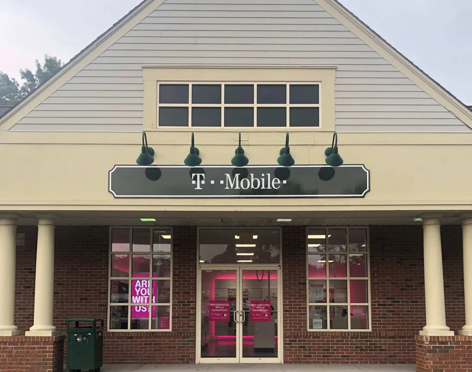 Exterior photo of T-Mobile store at NY 25A & Miller Place Rd, Miller Place, NY
