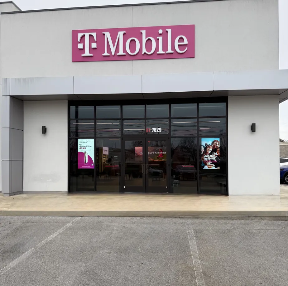  Exterior photo of T-Mobile Store at Kingston Pike & Buckingham, Knoxville, TN 