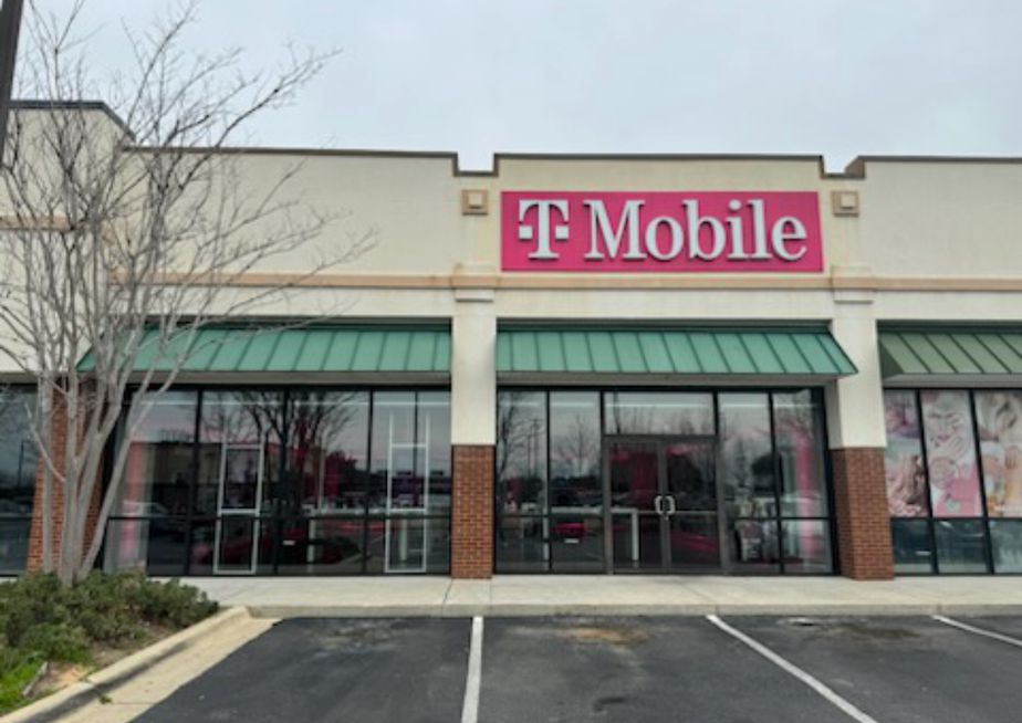 Exterior photo of T-Mobile Store at Bayou & 9th, Pensacola, FL