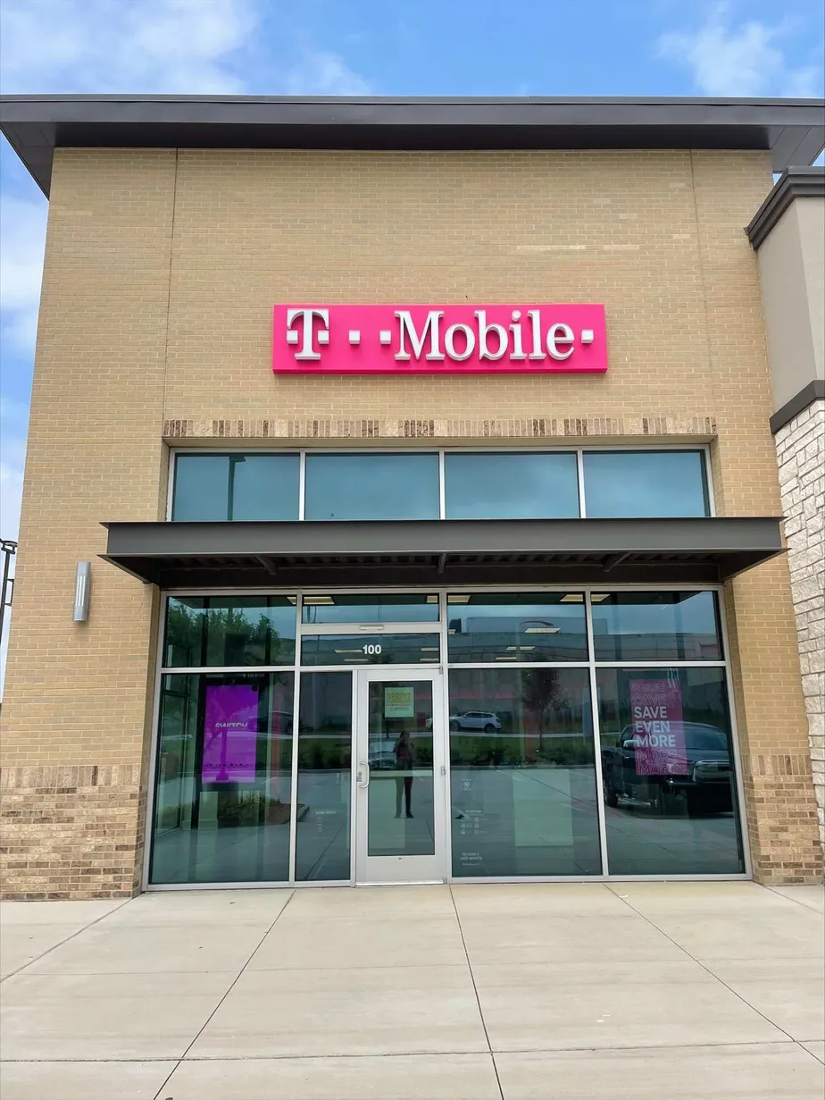 Exterior photo of T-Mobile Store at I-35 E & Swisher Rd, Corinth, TX