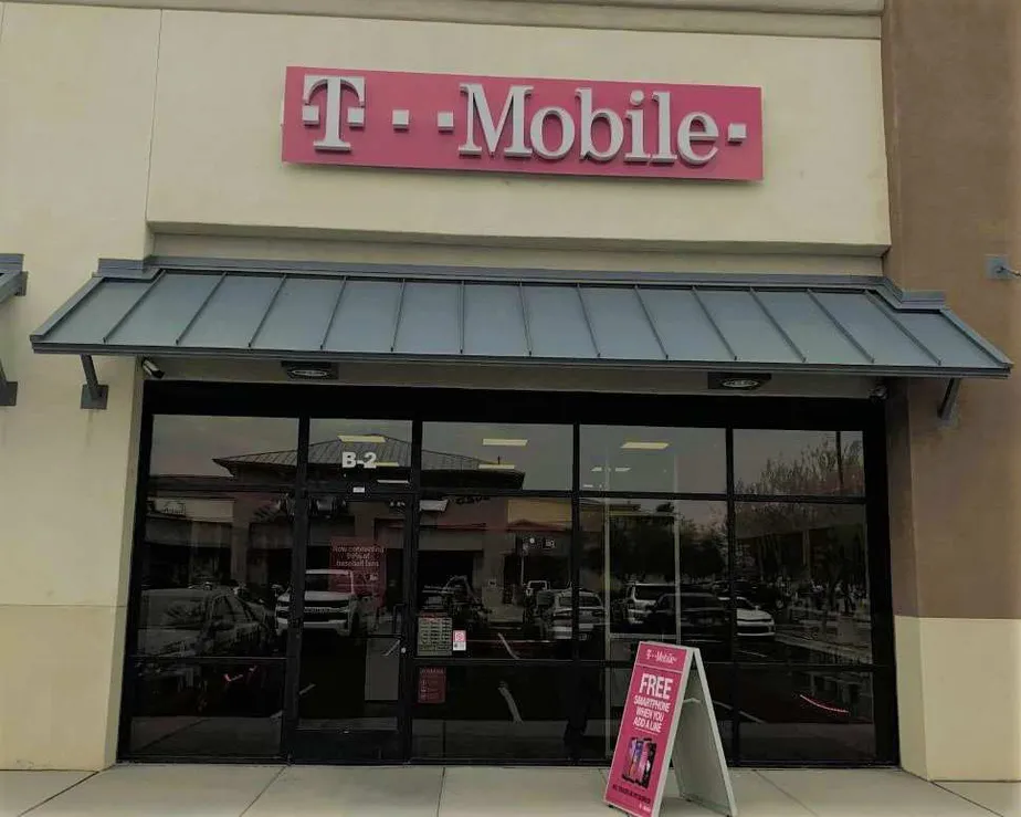  Exterior photo of T-Mobile store at Avenue 8 E & 32nd St, Yuma, AZ 