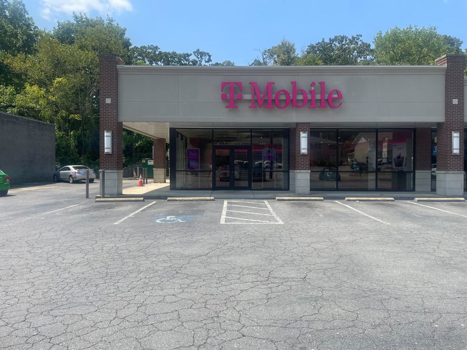 Exterior photo of T-Mobile Store at JFK Blvd & McCain Blvd, North Little Rock, AR