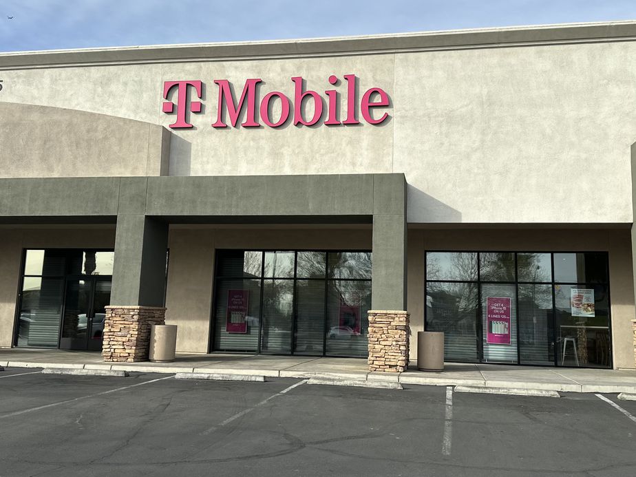 Exterior photo of T-Mobile Store at Rainbow & 215, Las Vegas, NV