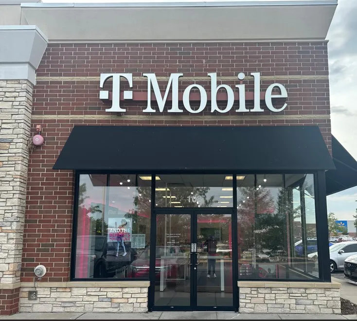  Exterior photo of T-Mobile Store at Kirk & Butterfield, Aurora, IL 