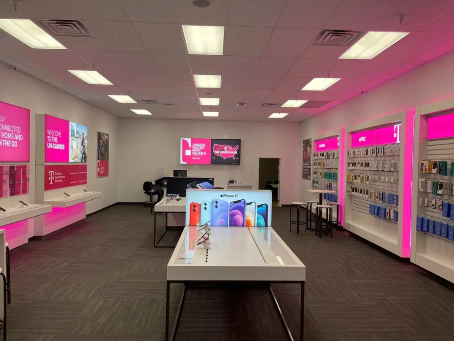 Foto del interior de la tienda T-Mobile en Mercer Mall Rd & Big Laurel Hwy, Bluefield, WV