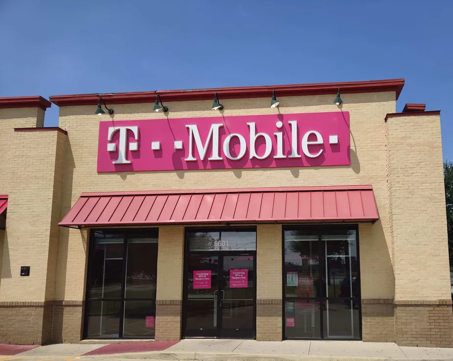 Exterior photo of T-Mobile store at Hwy 199 & Charbonneau, Lake Worth, TX