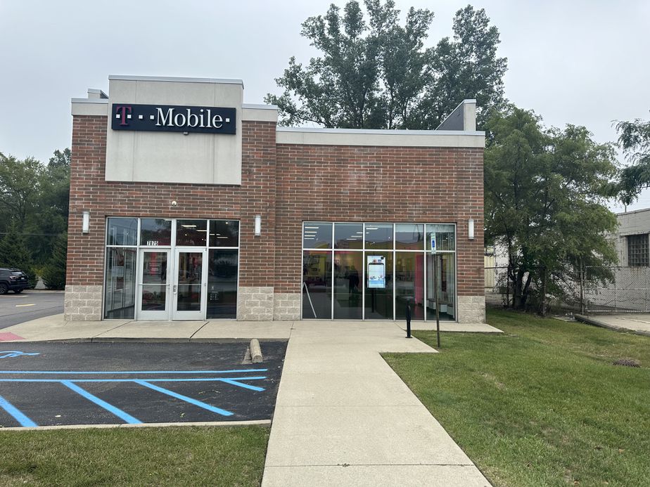 Exterior photo of T-Mobile Store at Telegraph & Crowley, Taylor, MI
