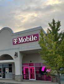  Exterior photo of T-Mobile Store at Williams Crossing, Bedford, IN 