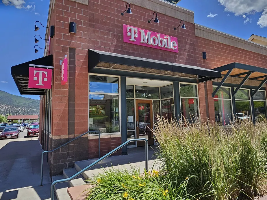  Exterior photo of T-Mobile Store at Market St & Wulfson Rd, Glenwood Springs, CO 