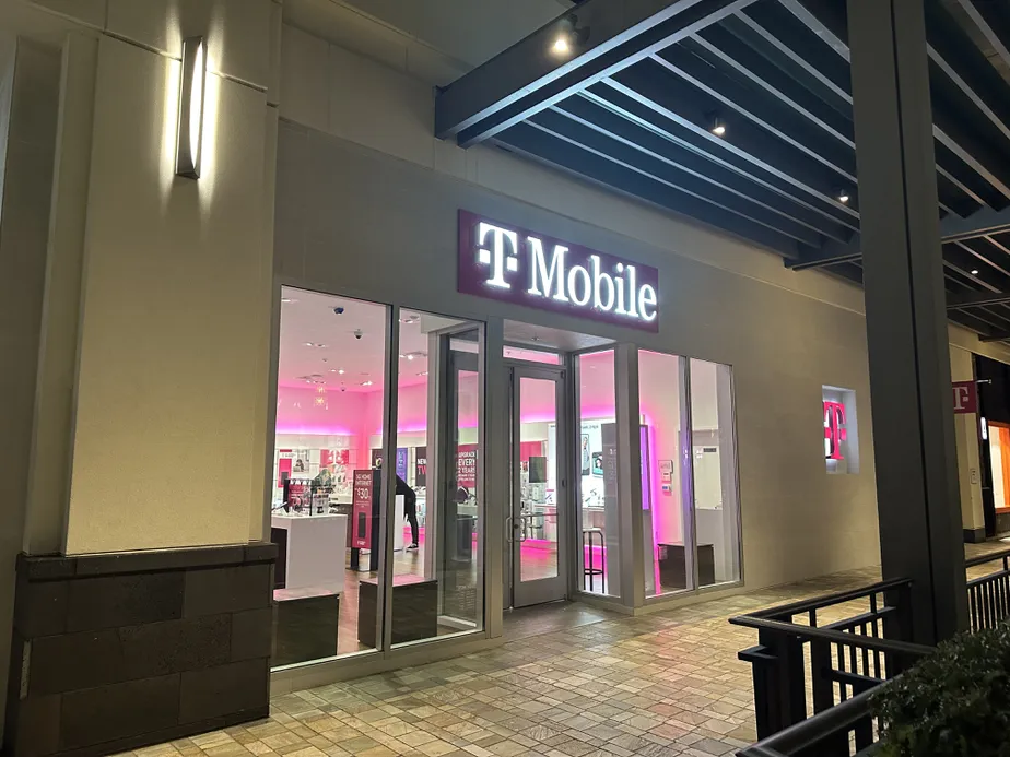Exterior photo of T-Mobile Store at Ala Moana Center, Honolulu, HI