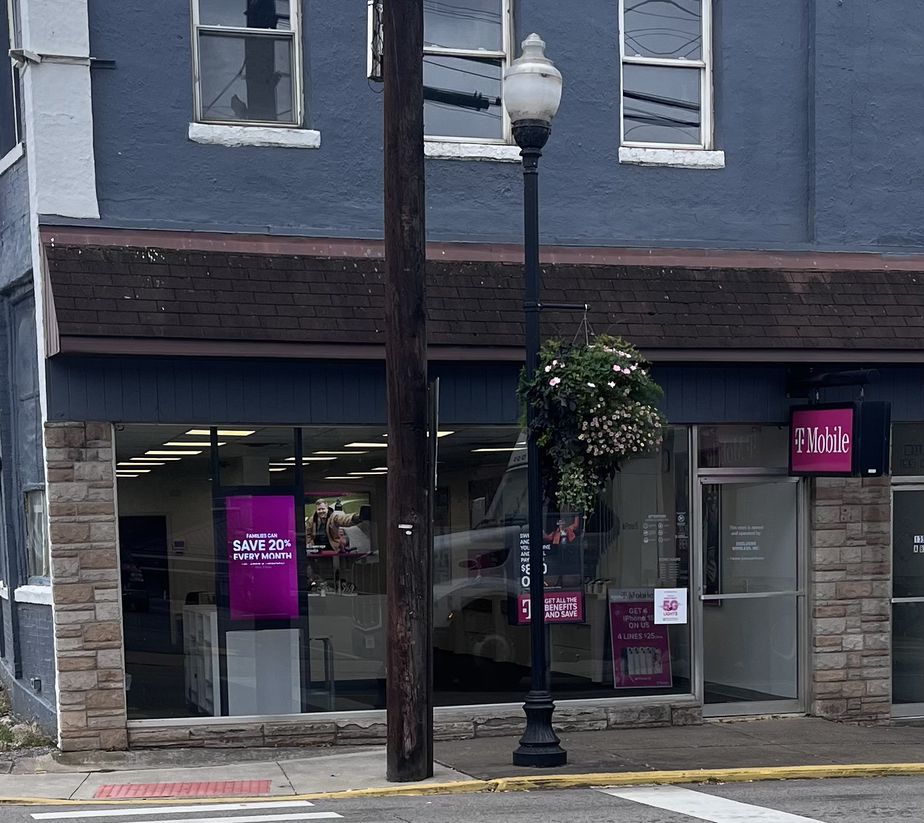 Exterior photo of T-Mobile Store at Spencer - Main Steet, Spencer, WV