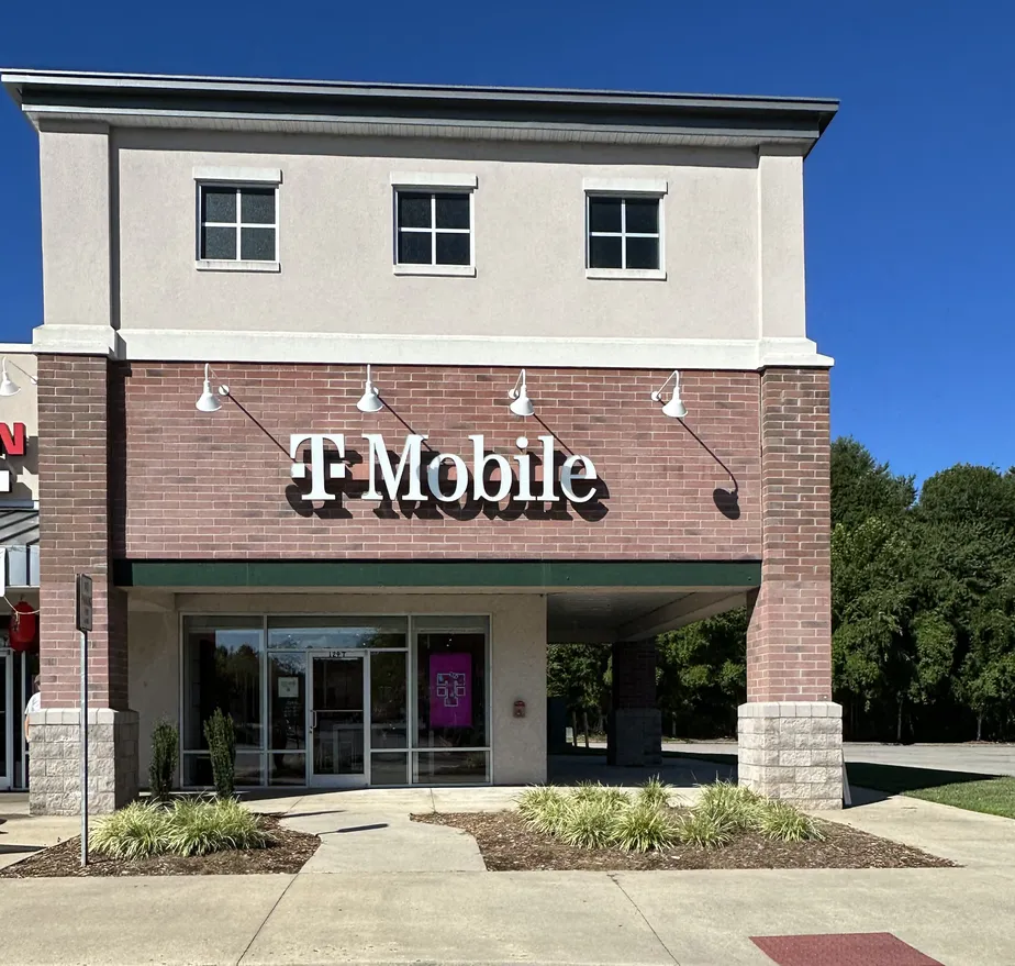 Exterior photo of T-Mobile Store at Bleacherey Blvd & Swannanoa River Rd, Asheville, NC