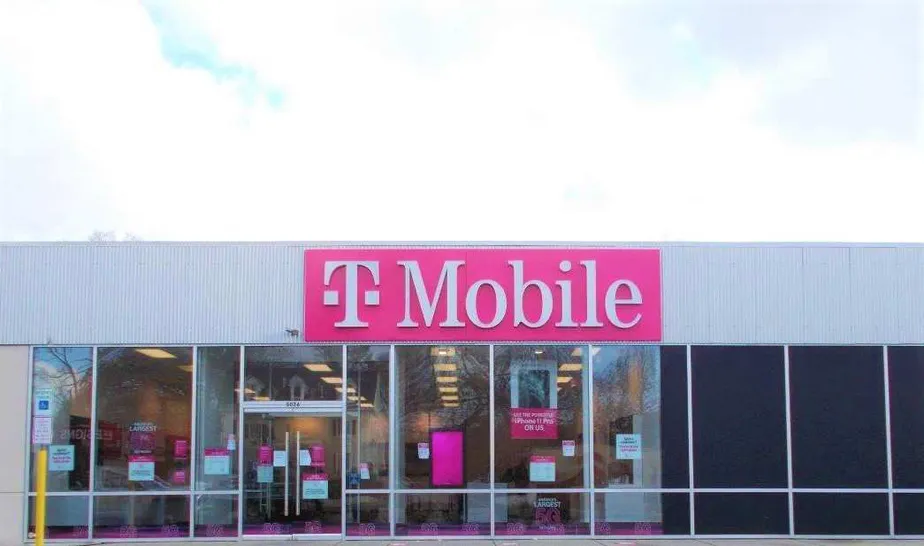 Exterior photo of T-Mobile store at City Ave & Bryn Mawr Ave, Philadelphia, PA