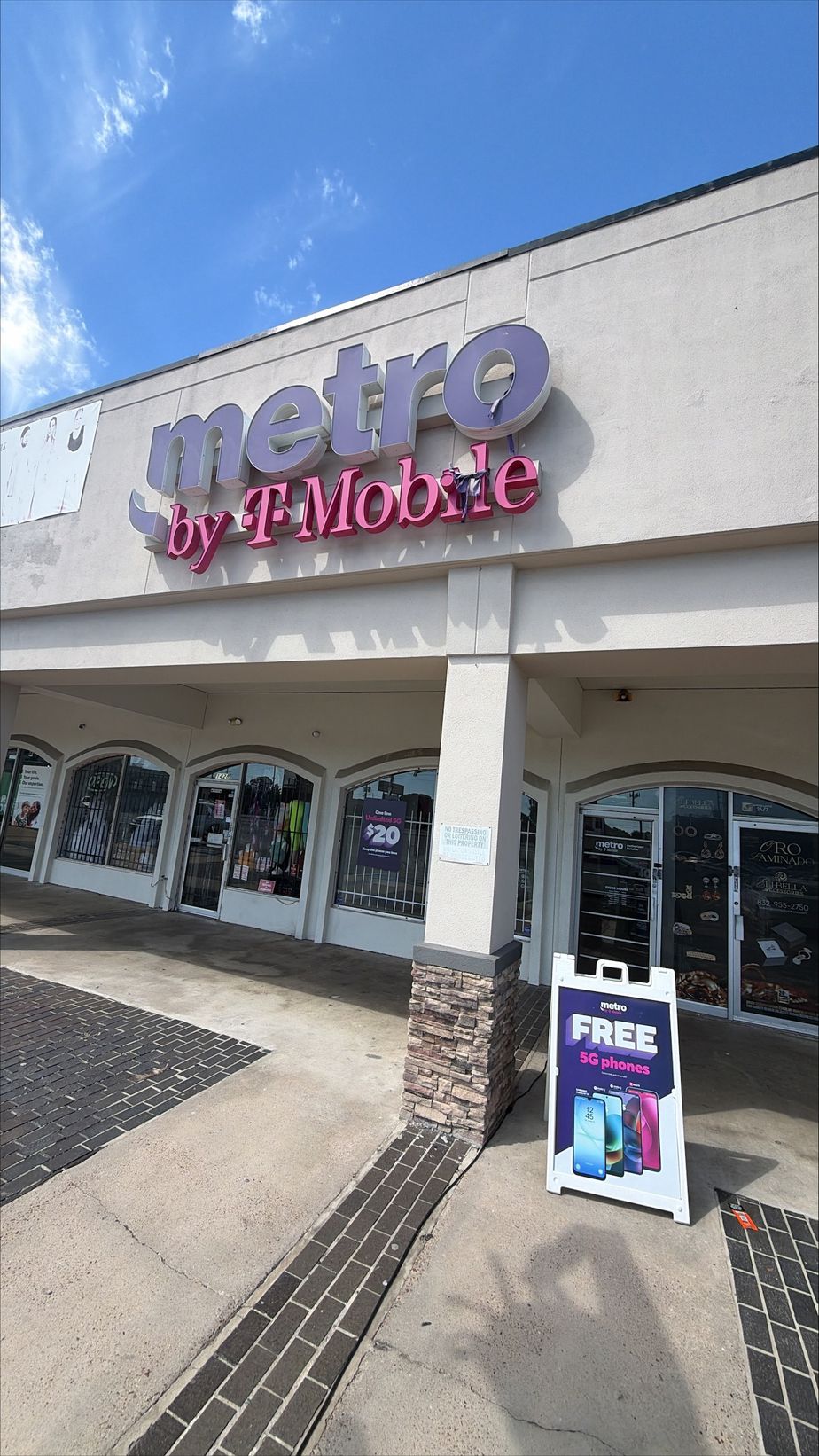Metro by T-Mobile 1424A Cypress Creek Pkwy - 1424A Cypress Creek Pkwy 